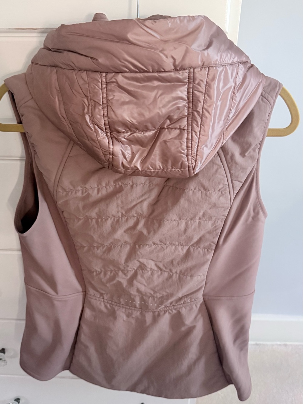 Lululemon Another Mile Vest. Size 10. Twilight Rose - Picture 2 of 3